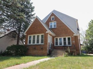 6221 W Thurston Ct, Milwaukee, WI 53218