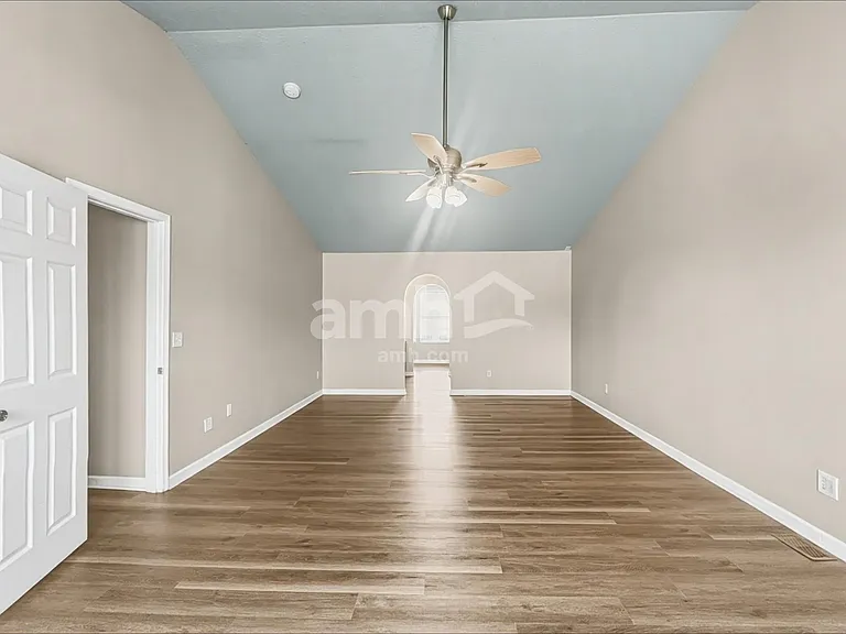 838 Avalon Dr — Photo 13