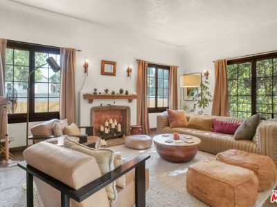 2420 N Beachwood Dr, Los Angeles, CA, 90068