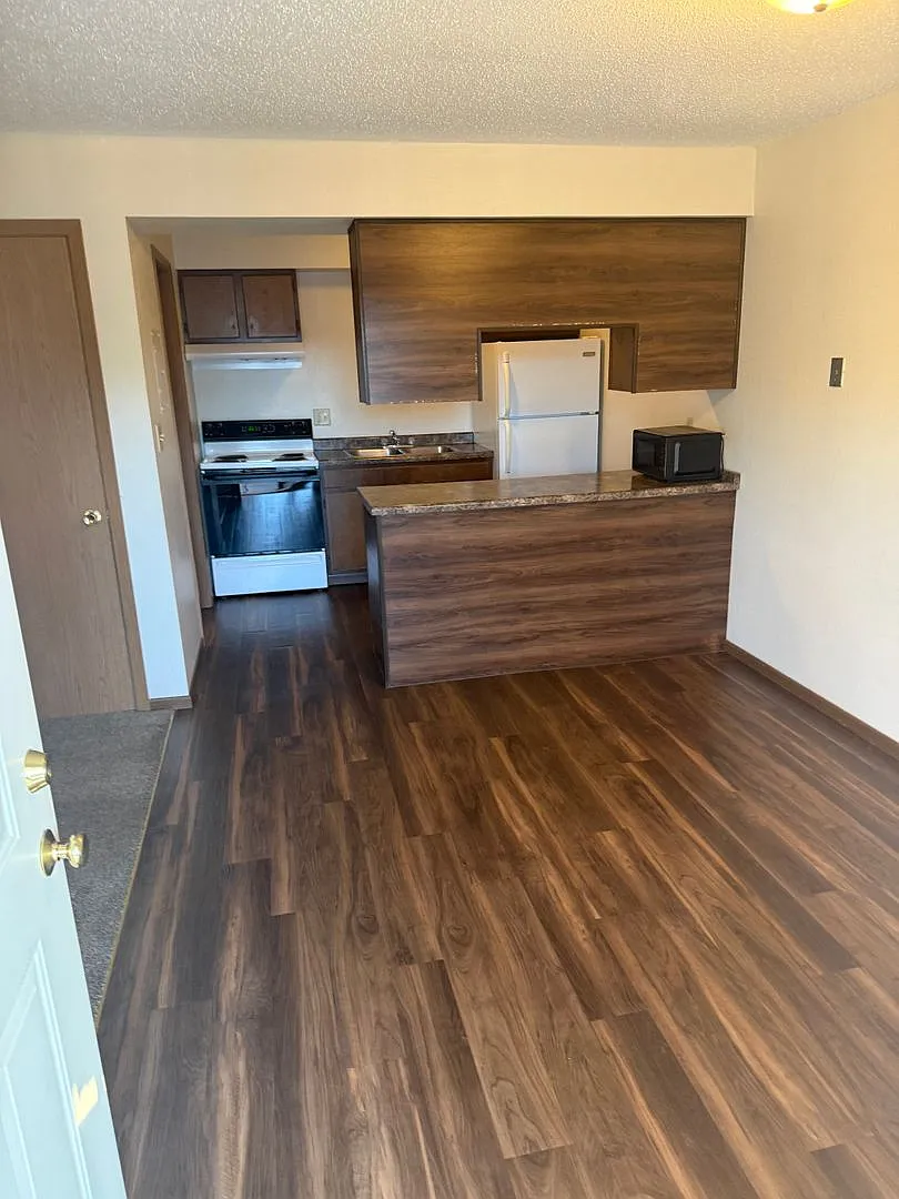 Many Rooms 1218 — Photo 1