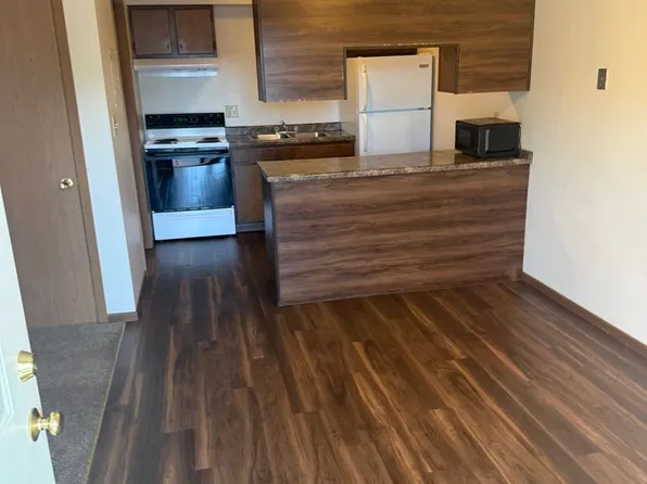 Many Rooms 1218, 1218 N 39th St #7, Grand Forks, ND 58203