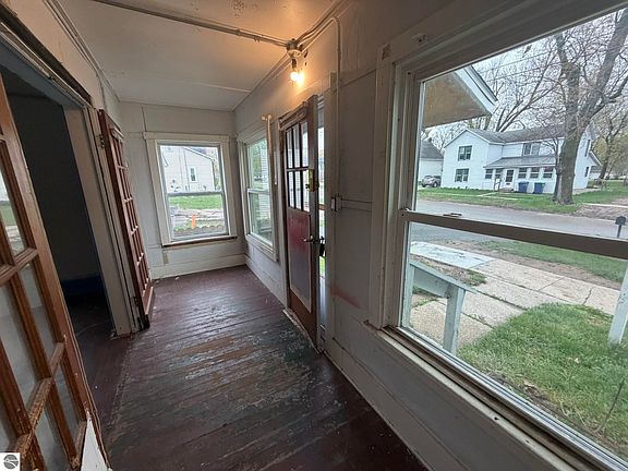 4th image of 121 Canal St