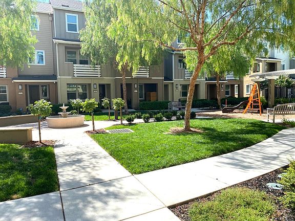 4th image of 17542 Pickwick Ln