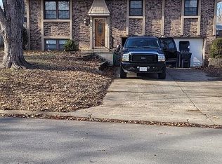 105 SW Sandstone Dr, Blue Springs, MO 64014