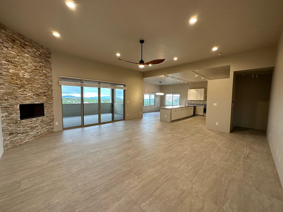 GREAT ROOM LOOKING TOWARD KITCHEN