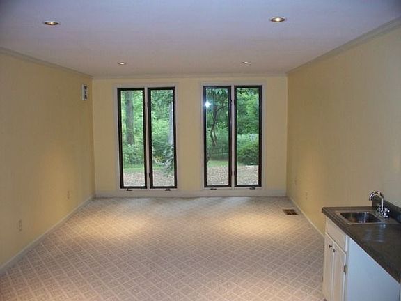 Dining/Entertainment Room5