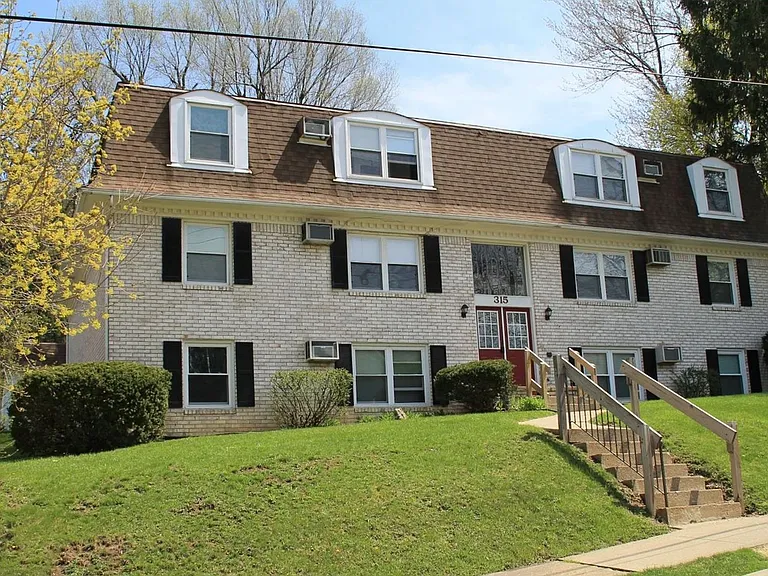 315 Wood St — Photo 1