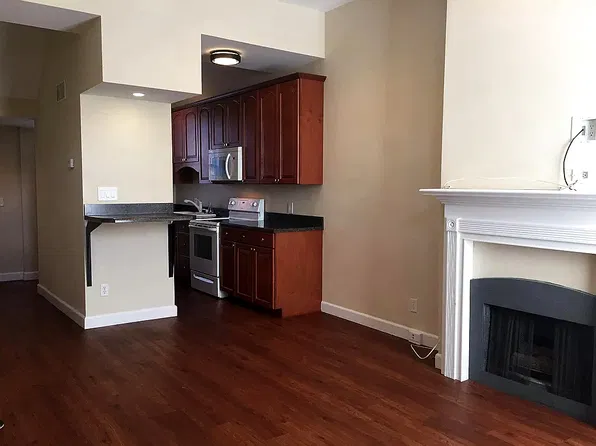 821 Russell Blvd, Saint Louis, MO 63104