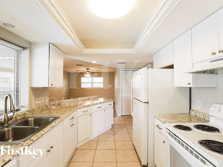 603 Wildwood Pkwy — Photo 5