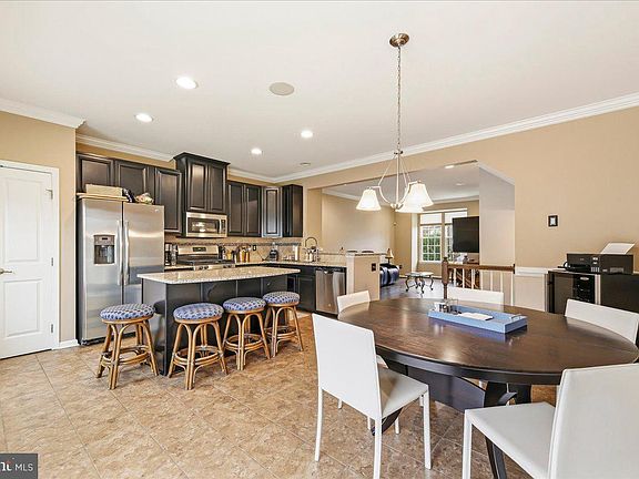 4th image of 81 Village Green Ln