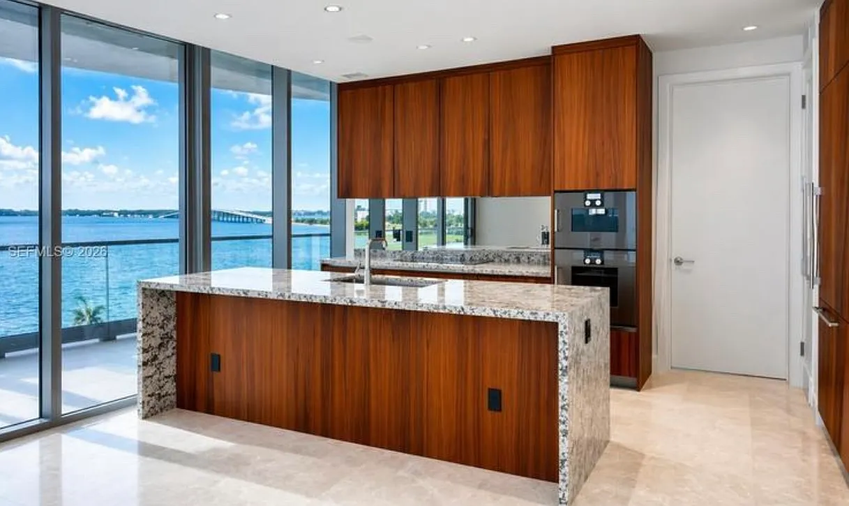 2 bed, 1102 sqft, $9,150 — Photo 3