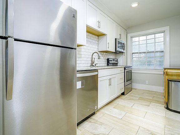 5th image of 406B Chesterfield Ave
