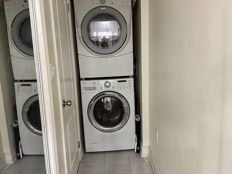 120 Viceroy Cres #2 — Photo 9