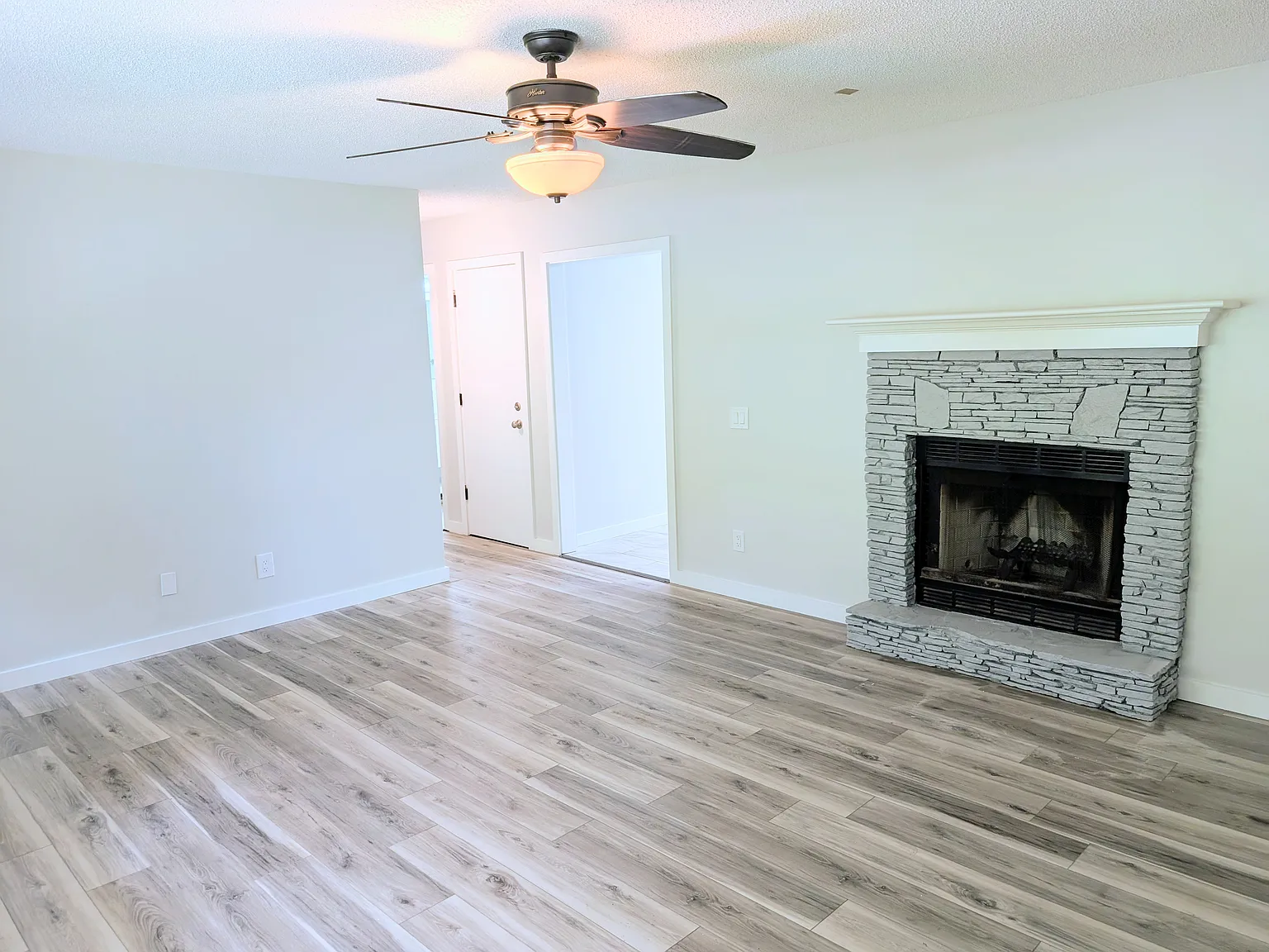 3 bed, 1380 sqft, $2,500 — Photo 4