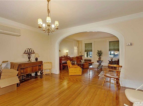 3rd image of 625 Youngs Ave