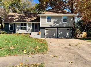 6533 Cottonwood Dr, Shawnee, KS 66216