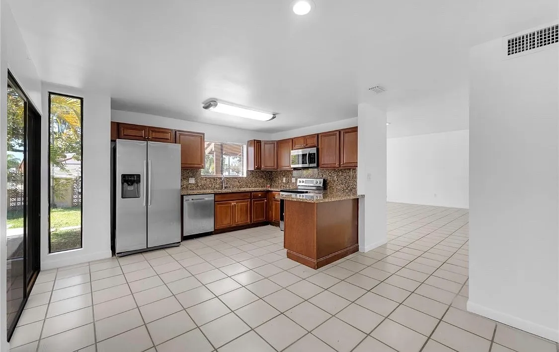 3 bed, 1919 sqft, $3,750 — Photo 3