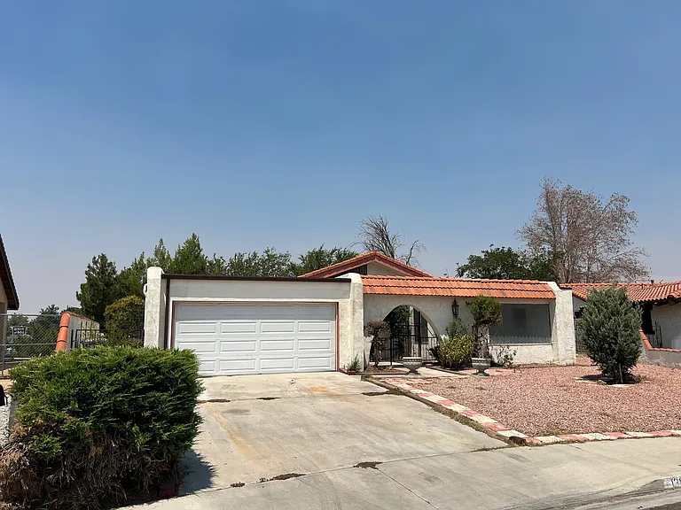 13850 Dahlgren Dr — Photo 2