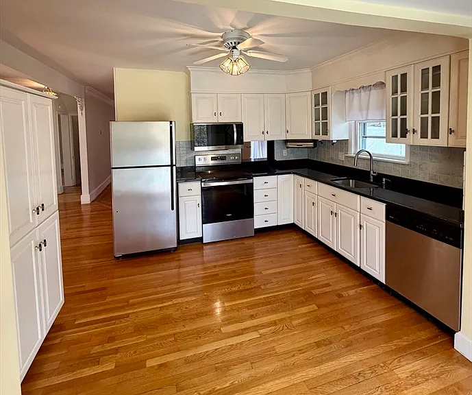 500 Lowell St — Photo 4