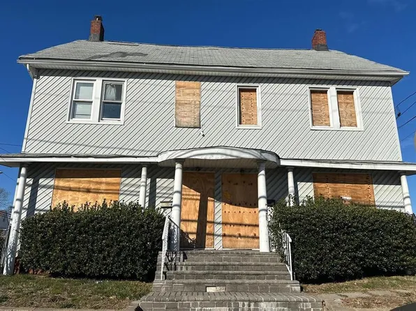 81 Front St, Hempstead, NY 11550