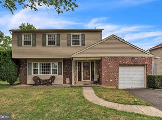 524 S Queen Anne Dr, Fairless Hills, PA 19030