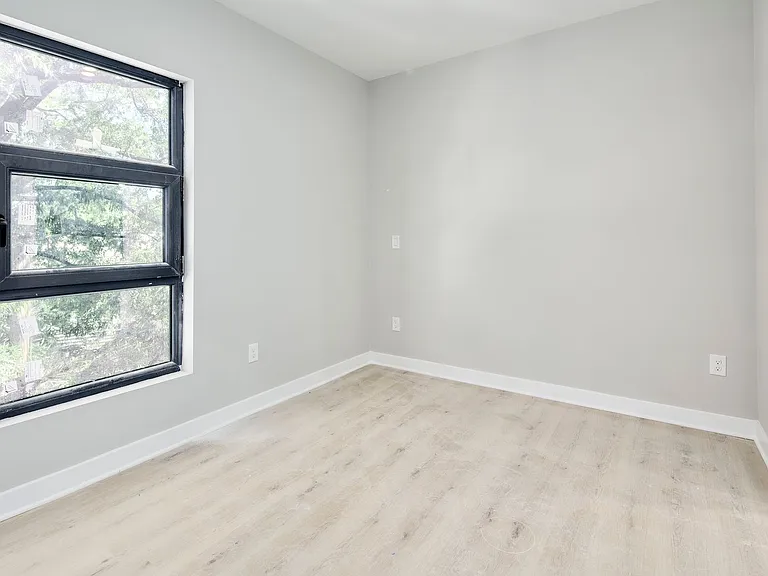 317 Kennedy St — Photo 6