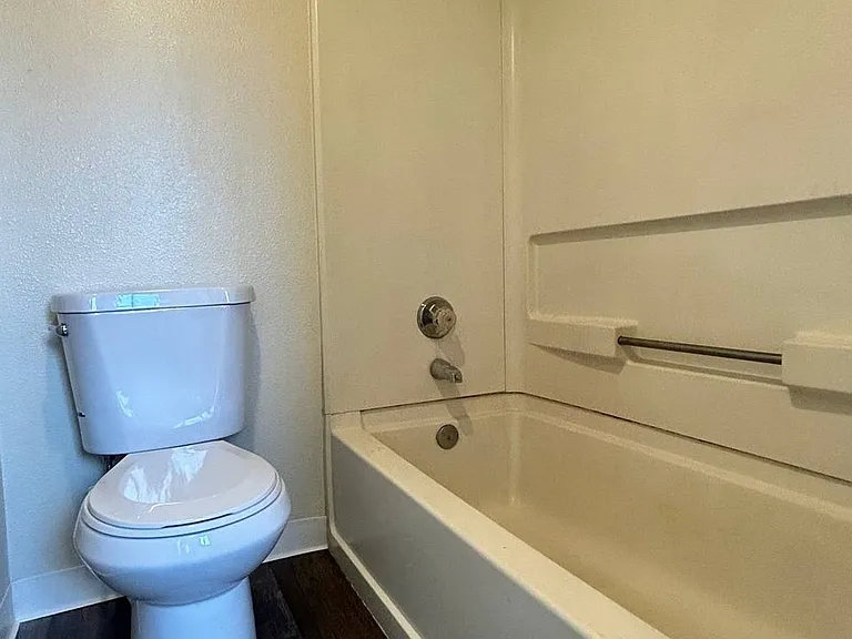 Mirage Apartments — Photo 19