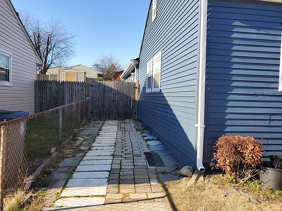 3rd image of 2005 Rockland Ave