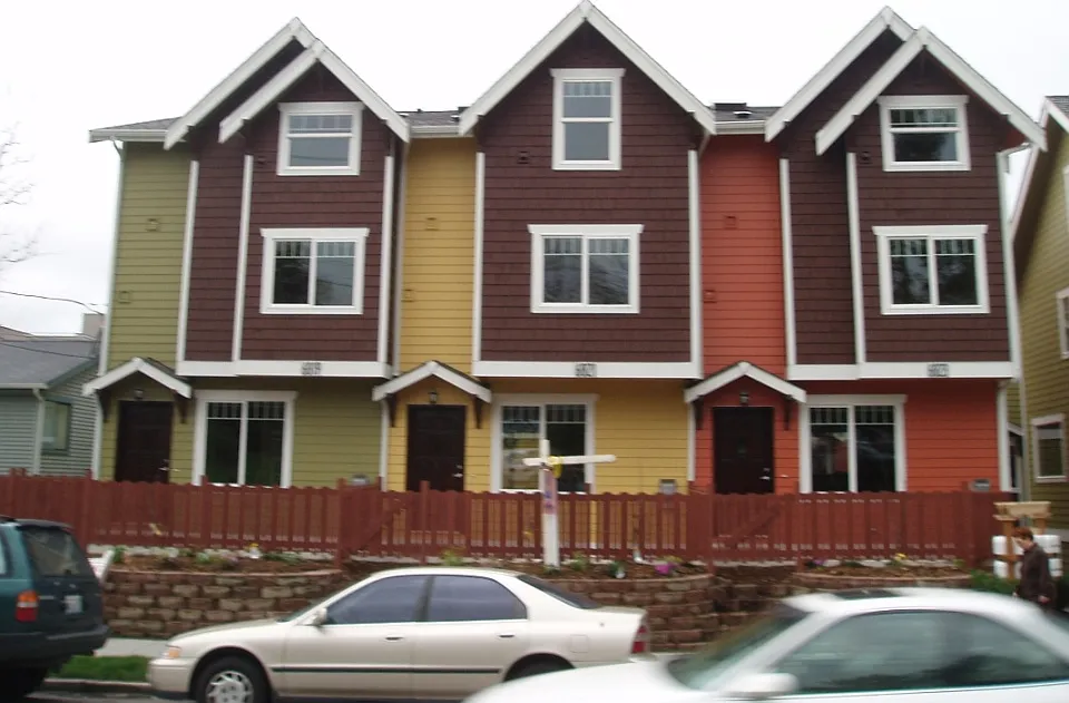 6819 Weedin Pl NE