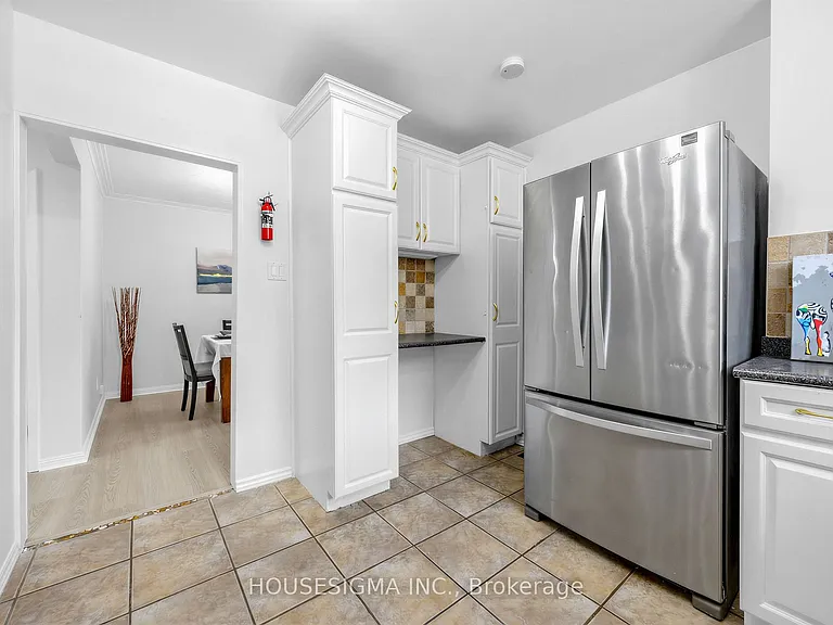 51 Tisdale Ave #MAIN FLOOR — Photo 8