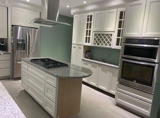 19 Maple St, Uxbridge, MA 01569