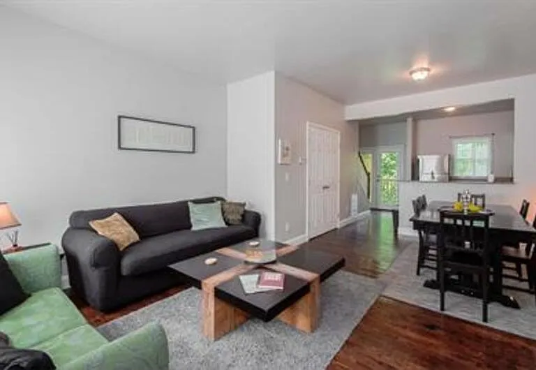 906 Greenwood Ave NE #C — Photo 2