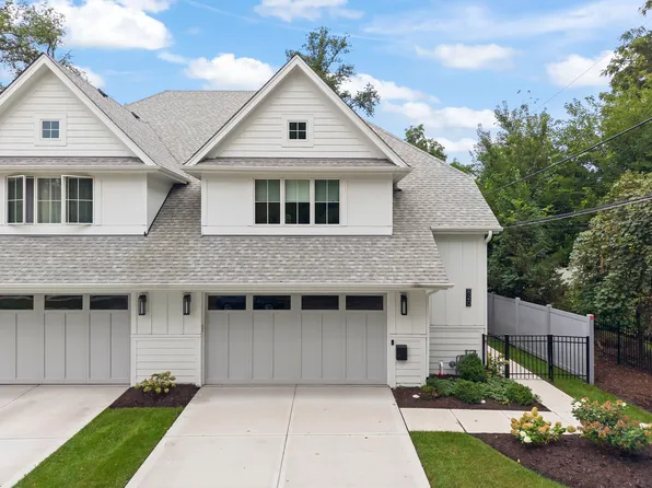 820 E Franklin Ave, Naperville, IL 60540