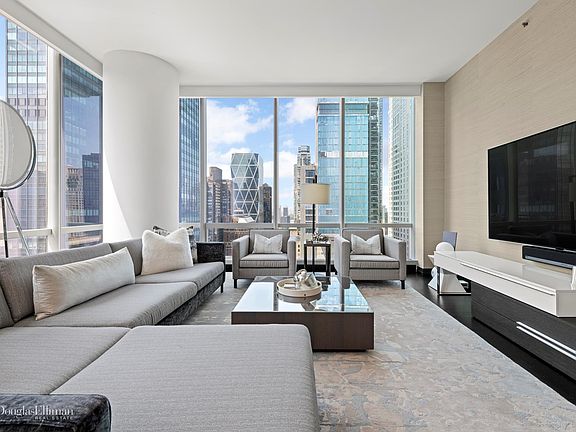 4th image of 157 E 57th St #37C