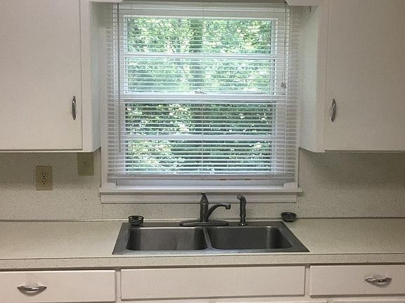 5th image of 1204 Edgewood St