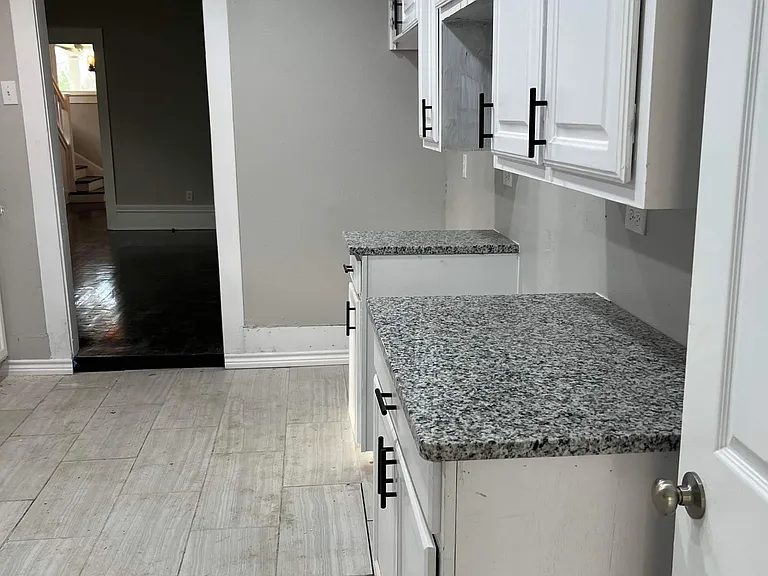 1018 W Sears St — Photo 9