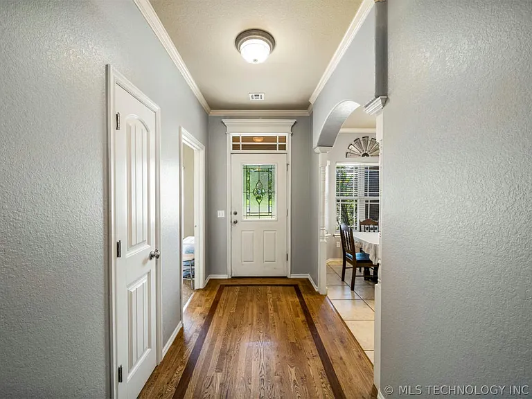 26545 Foxen Dr — Photo 6