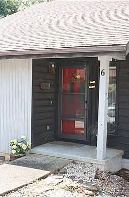 1st image of 6 Melinda Ln