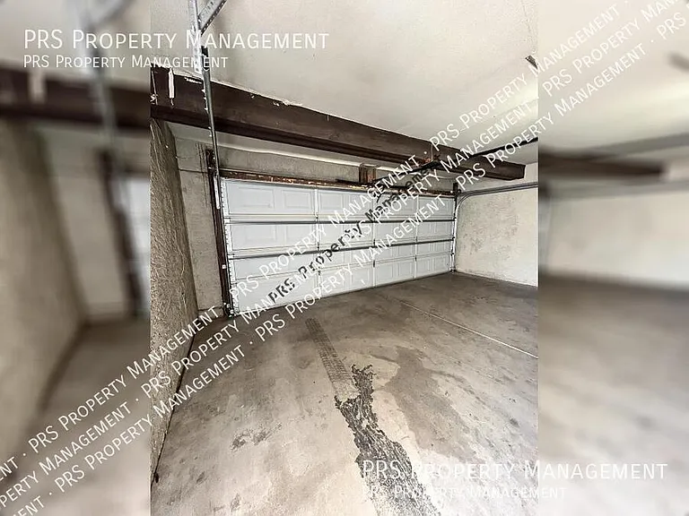 329 E Ambassador Dr — Photo 47