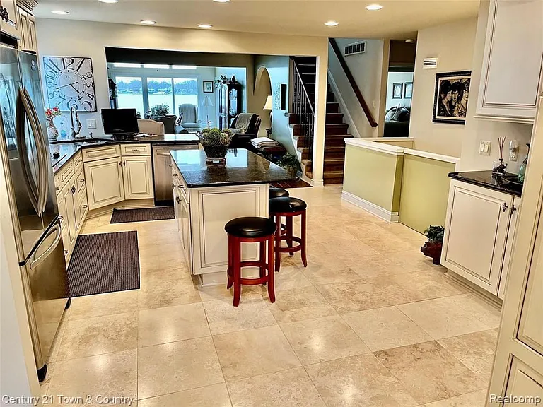 5084 Durnham Dr — Photo 7