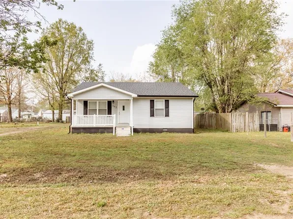 305 W Poplar St, East Prairie, MO 63845