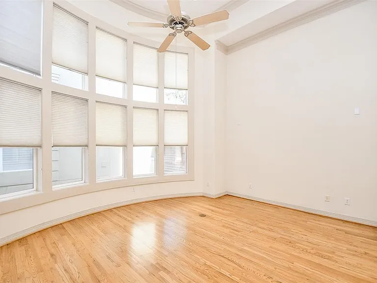 1515 Hyde Park Blvd #39 — Photo 11
