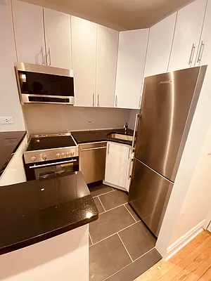 Rented by Metropolis Real Estate of Manhattan | media 4