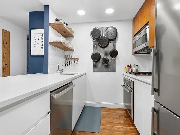 515 E 72nd St #9J — Photo 3