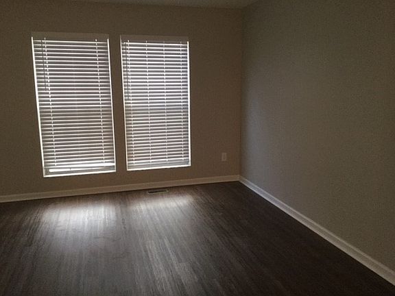 5th image of 4545 Wyandotte Cir