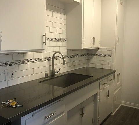 5th image of 1117 N Laurel Ave APT 15