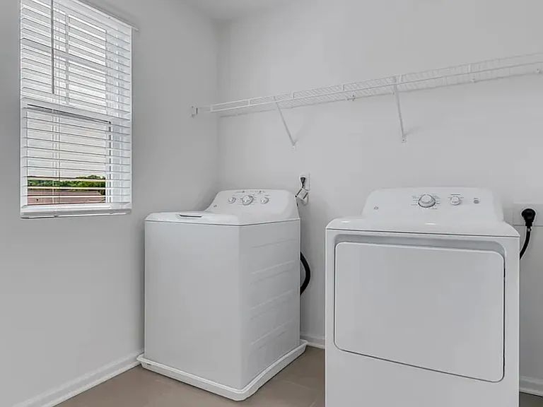 168 E Millbrook Dr — Photo 12