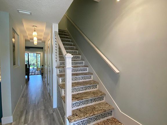 2nd image of 43 Village Del Lago Cir