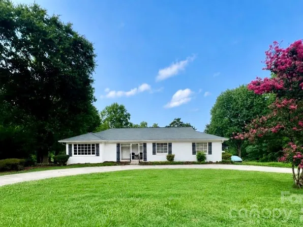 436 E Club Dr, Gastonia, NC 28054