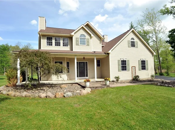 90 Davenport Rd, Big Flats, NY 14814